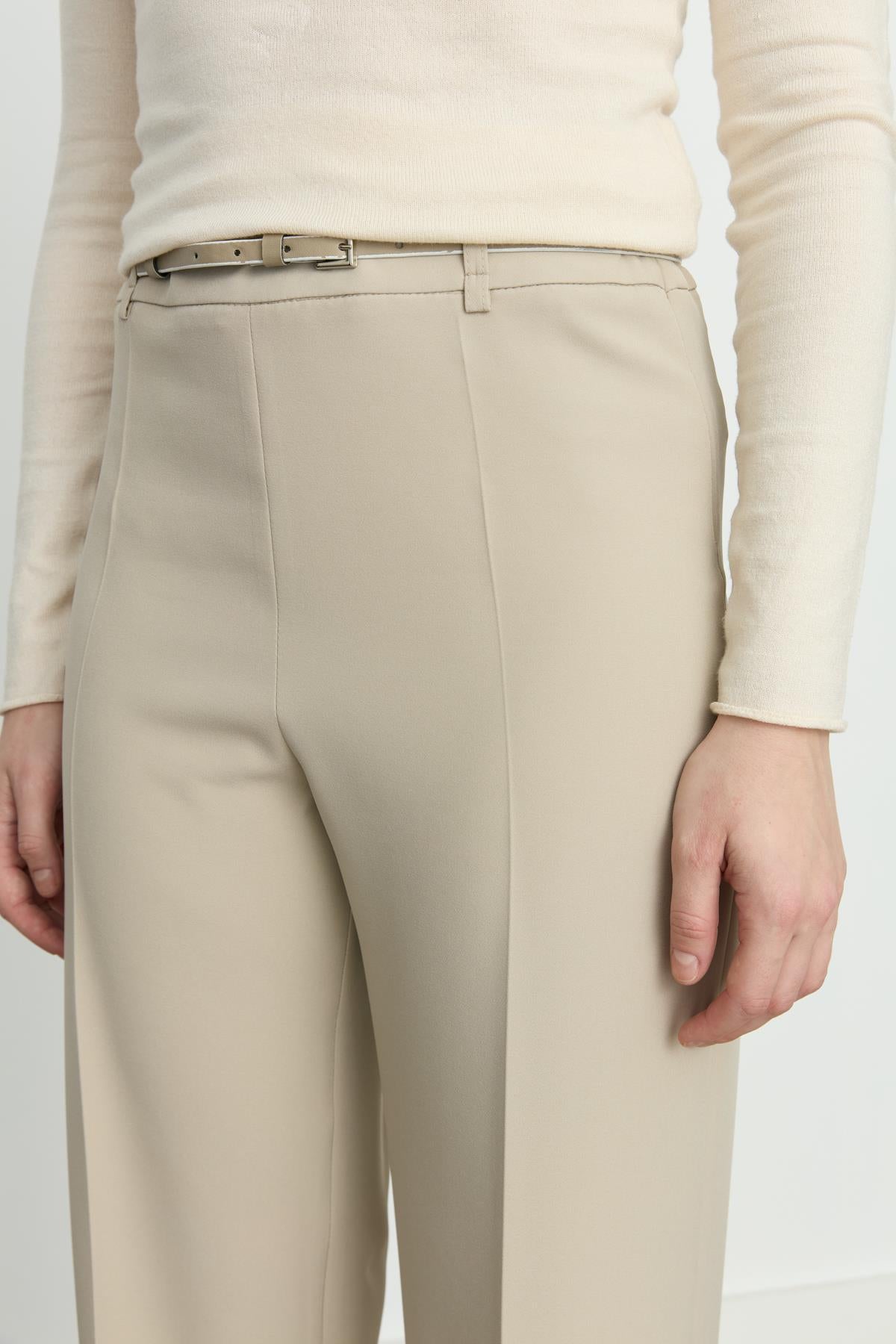 Beli İnce Kemerli Düz Paça Pantolon Taş