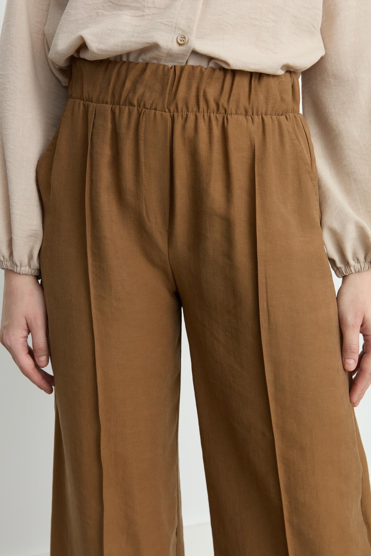 Nervür Detaylı Bol Paça Tencel Pantolon Açık Kahve