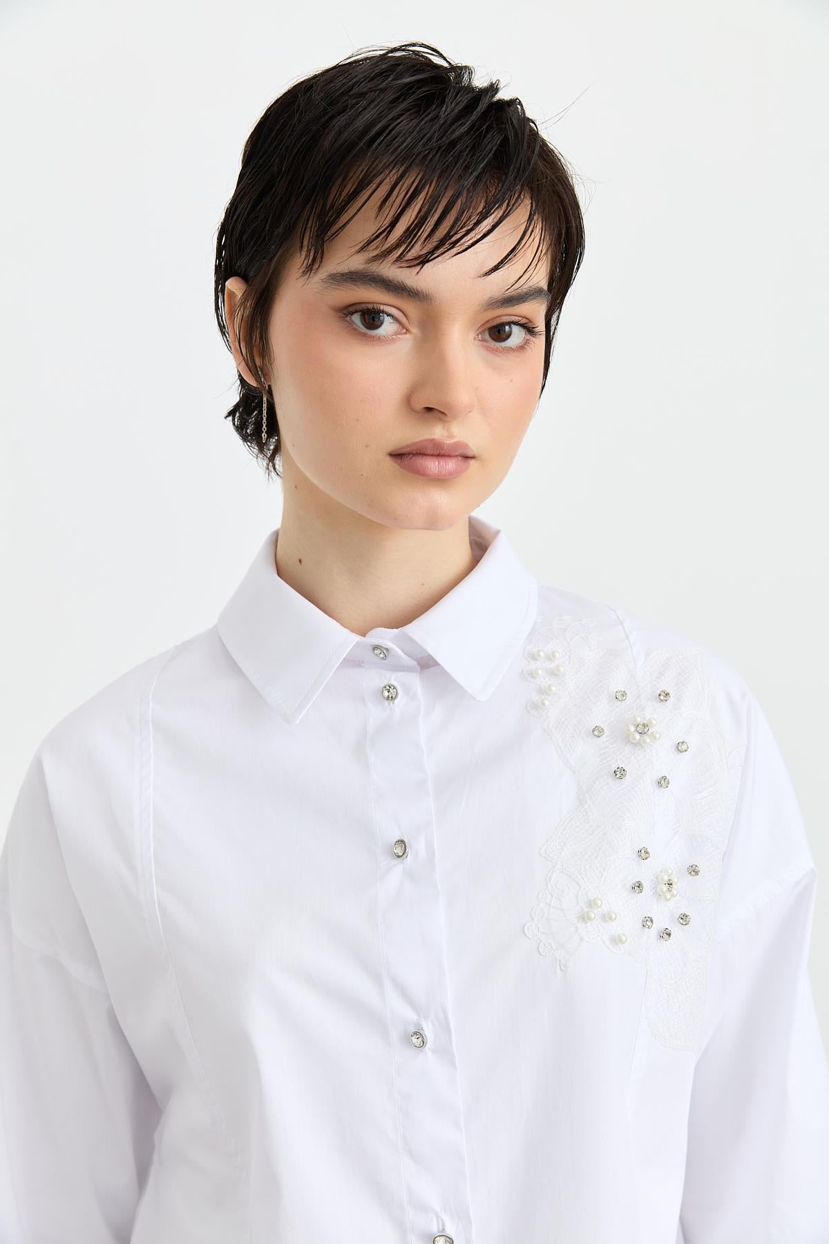 Taş Aksesuarlı Poplin Tunik Beyaz