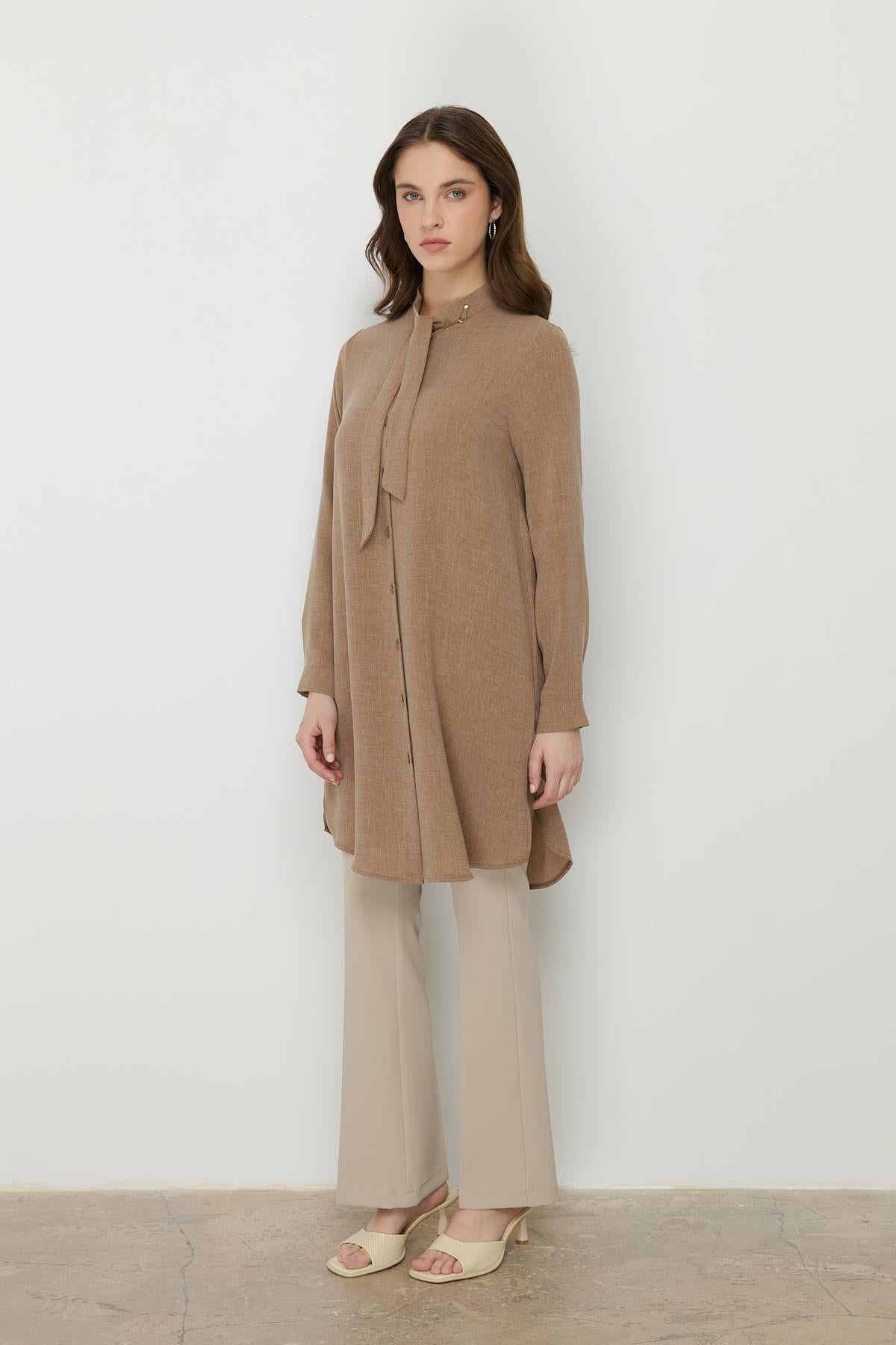 Yakası Bağlamalı Basic Tunik Camel